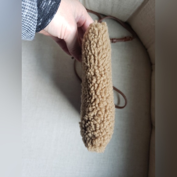 Brand New STAUD Shearling Eve Phone Crossbody Bag - Picture 13 of 16